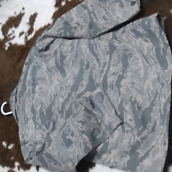 US Military Women's utility Jacket in size small 50% cotton 50% nylon camo 6S - Picture 4 of 5